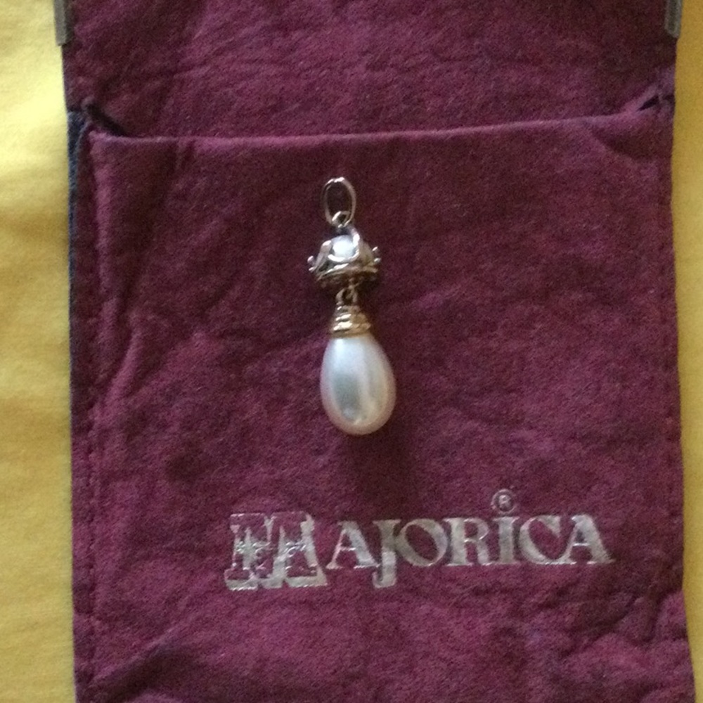 Majorica authentic queen pendant.